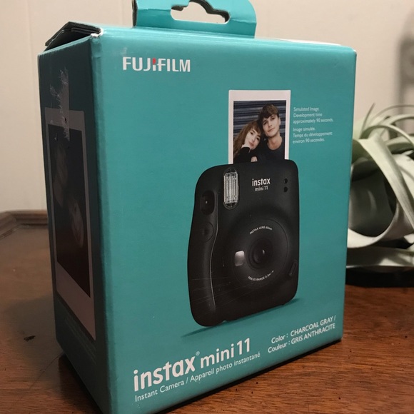 Instax Mini 11 Polaroid Camera -New Open Box - Picture 2 of 3